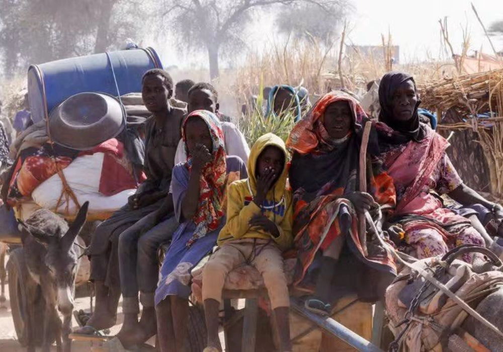 A group of people migrating from war zones